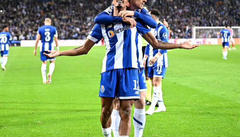 Watch: Porto's Galeno floors Arsenal with sumptuous 94th-minute curler